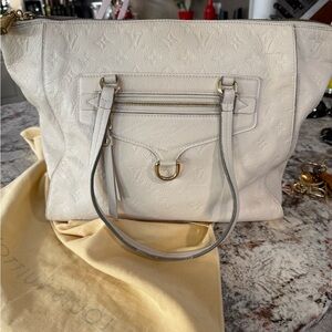 Cream Louis Vuitton Impreinte lumineuse